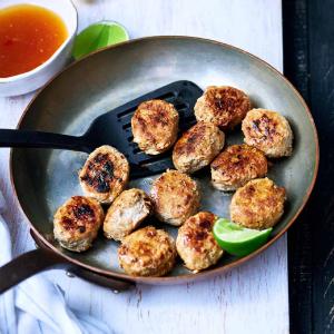 Vietnamese lemongrass pork patties with Nuoc cham Cheap Shop
