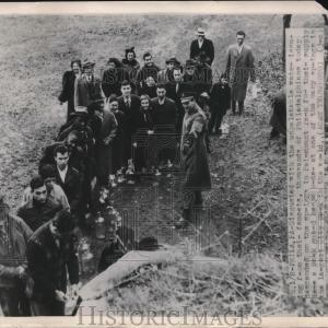 1949 Press Photo Philadelphians Disgusted With Their Water Go to Spring Free Shipping Deals