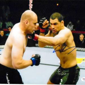 Cain Valasquez Autographed 11x14 Photo (PSA/DNA) Outlet Recommend