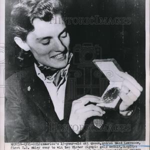 1952 Press Photo Ski Champ Andrea Mead Lawrence Shows Olympic Gold Medals, Oslo Collections For Sale