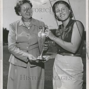 1952 Press Photo Sally Sharp golfer A52 Det. Jr Trophy Free Shipping Low Shipping