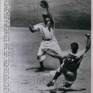 1954 Press Photo Baltimore Oriole Chuck Diering Yankees Willie Miranda Yogi Berr Low Cost Online