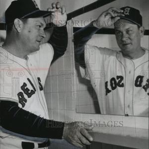 1955 Press Photo New Boston Red Sox Baseball Manager Mike Higgins Checks Uniform Geniue Stockist Cheap Online