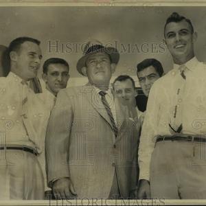 1955 Press Photo Alabama Crimson Tide Football Team Prepare for Flight Free Shipping Outlet