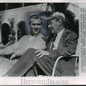 1954 Press Photo QB Bobby Garrett, signs w/ Cleveland Browns w/ coach Paul Brown Buy Cheap Outlet