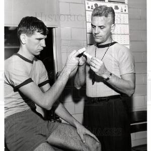 1954 Press Photo Wes Vryhof Coach CHRISTIAN EAGLES Cheap Cheap Online