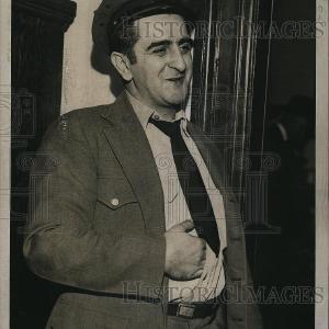 1954 Press Photo Pedro Veves Guard Held knife against three men - RSL78783 Discount Sale Online
