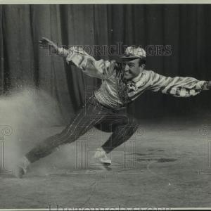 1952 Press Photo Speed Champ Leo Freisinger skates in Holiday on Ice show Top Quality Sale Online