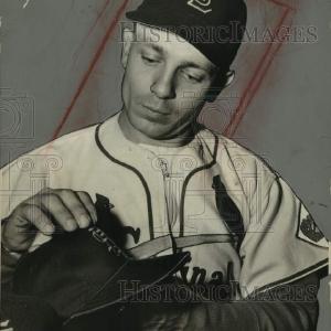 1952 Press Photo St. Louis Cardinals Baseball Player Eddie Stanky Adjusts Hats Free Shipping Get To Buy