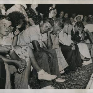 1939 Press Photo Worshippers at meditation for purification Clearance 100% Guaranteed