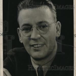 1937 Press Photo News Reporter Howard Beaufort Sale Comfortable