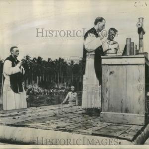 1943 Press Photo Gudalcanal Richard NY Father James Huge Surprise Cheap Online