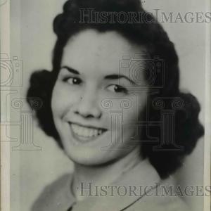 1941 Press Photo Ruth Egoscue Store Sale