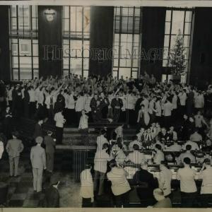1940 Press Photo Businessmen in a large gathering Many Kinds Of Cheap Online
