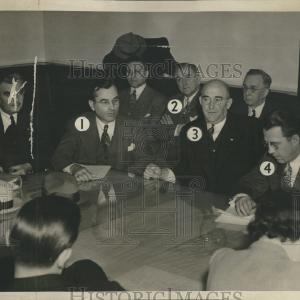 1942 Press Photo Fuel Oil Quiz Footlocker For Sale