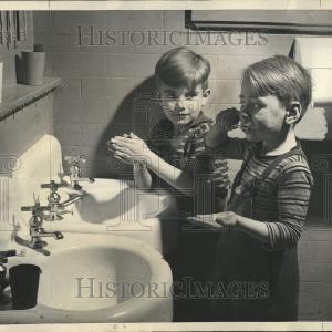 1944 Press Photo Little Orphan Boys Brushing Teeth Free Shipping Online