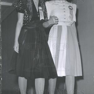 1940 Press Photo Women Walking Outlet New Arrival