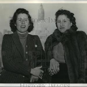 1942 Press Photo New York Sally & Jane Dean arrive in New York NYC Sale View