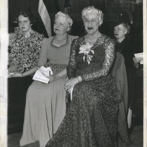 1942 Press Photo Mrs F. Charamar sits with Ruth Rhode Geniue Stockist