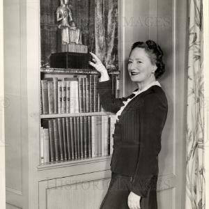1942 Press Photo Kanzler, books, library, woman Big Discount Online