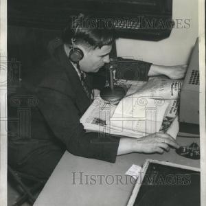 1942 Press Photo Art Maus makes the bug click Buy Cheap Limited Edition