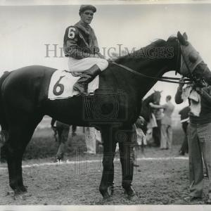 1936 Press Photo Dark winter and Jockey Knapp Huge Surprise