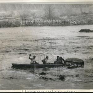 1937 Press Photo Canada Flooding poeple in boat The Cheapest For Sale