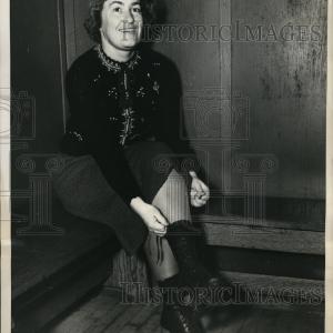 1937 Press Photo New York Practices for "Shiver Wits" Skating Party NYC Sale Best Sale