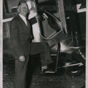 1937 Press Photo Mr. McFadden entering the plane Enjoy Online