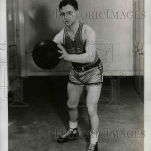 1935 Press Photo Mike Crowe of Notre Dame Store Cheap Online