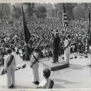 1934 Press Photo Mother's Day Central Park Sale Choice