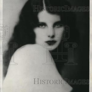 1932 Press Photo Miss Grace Looking For Cheap Pice