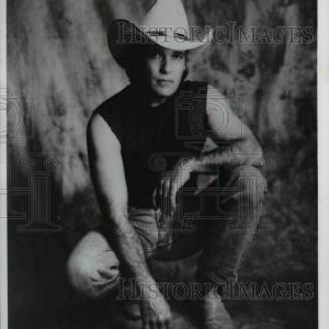 1932 Press Photo Ricky Van Shelton Free Shipping Best Seller