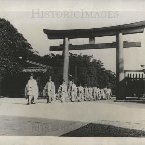1932 Press Photo Shinto Priests At Meiji Shrine Cheap Hot Sale
