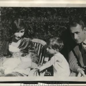 1928 Press Photo Mr & Mrs Milton Waldemen & their babies Clearance From China