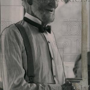 1920 Press Photo Uncle Joe still wears them Best Pices Online
