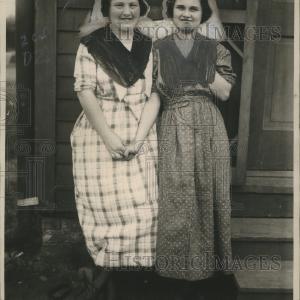1921 Press Photo Loretta Huffman, Glee Muncy Want to Trade Husbands, Boston Cheap Sale Shop
