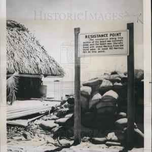 1944 Press Photo Historical Markers Placed On Tarawa Sale Footlocker Pictures