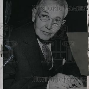 1944 Press Photo Henry Pope State Casting Outlet Purchase