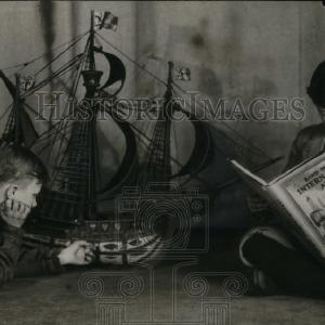 1926 Press Photo Rand Mnally International Atlas Boat Outlet Online Shop