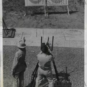 1943 Press Photo Pryor Dillard & Aerial gunner Hal Peterson at Gunnery School TX Online Online Free Shipping