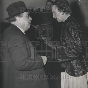 1945 Press Photo Preston Bradley Castle McLaughlin Operator Dog Heaven Buy Cheap Wholesale Pice