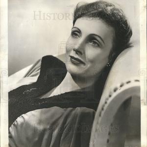 1944 Press Photo Fern Persons, radio personality Cheap Sale 2025