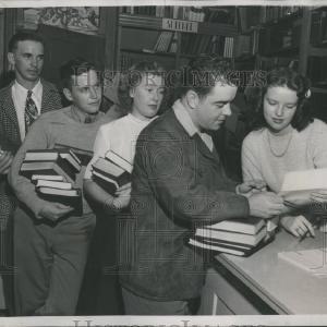 1944 Press Photo TEXTBOOKS FOR VETERANS free Largest Supplier Online