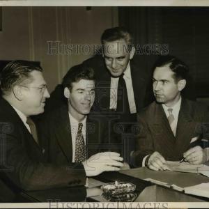 1946 Press Photo Members of the Negotiating of Smelting and Refining strikers. Buy Cheap Free Shipping