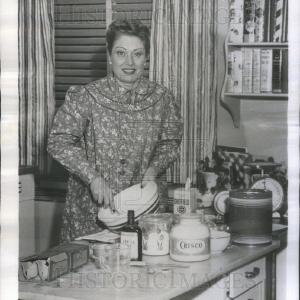 1945 Press Photo Margaret MacDonald Cooking Discount Hot Sale
