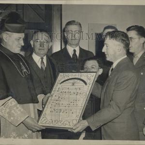 1945 Press Photo Archbishop Cushing and other Bostononians Free Shipping Pices
