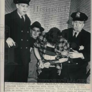 1948 Press Photo William tomaszek struggles with Policemen Low Pice