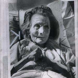 1948 Press Photo Old People Woman Discount Inexpensive