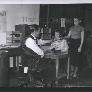 1949 Press Photo Detroit News Copy Writers Cheap Sale Cheap
